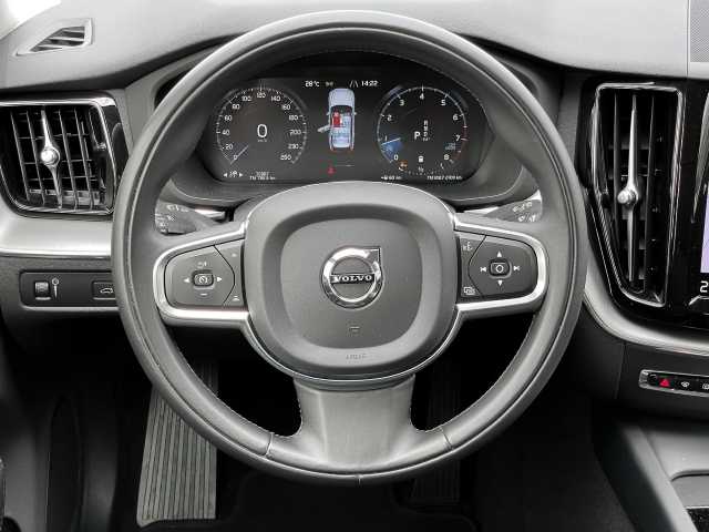 Volvo  Momentum Pro 2WD B4 Benzin EU6d Navi Leder digitales Cockpit Memory Sitze Sounds