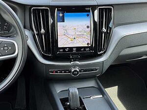 Volvo  Momentum Pro AWD B4 Diesel EU6d Allrad Navi Leder digitales Cockpit Soundsystem