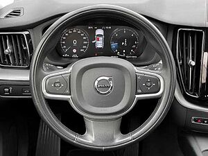 Volvo  Momentum Pro AWD B4 Diesel EU6d Allrad StandHZG Navi Leder digitales Cockpit