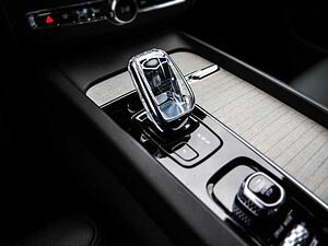 Volvo  Inscription AWD B4 Diesel EU6d Leder Navi StandHZG Keyless e-Sitze ACC Rückfahrk