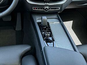 Volvo  Plus Bright 2WD B4 Benzin EU6d digitales Cockpit Memory Sitze Soundsystem 360 Ka
