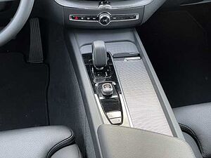 Volvo  Plus Dark 2WD B4 Benzin EU6d digitales Cockpit Memory Sitze Soundsystem LED