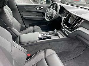 Volvo  R Design AWD B4 Diesel EU6d Allrad StandHZG AHK Navi digitales Cockpit Memory Si