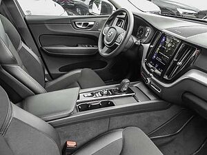 Volvo  Momentum Pro AWD B4 Diesel EU6d Allrad StandHZG Navi digitales Cockpit Soundsyst