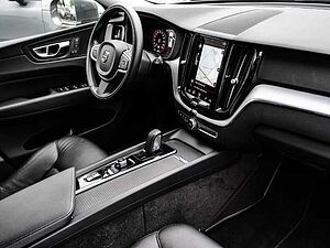 Volvo  Momentum Pro AWD B4 Diesel EU6d Allrad StandHZG Navi Leder digitales Cockpit