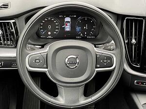 Volvo  Momentum Pro AWD B4 Diesel EU6d Allrad Navi Leder digitales Cockpit Soundsystem