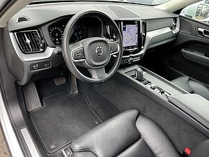 Volvo  Momentum Pro AWD B4 Diesel EU6d Allrad Navi Leder digitales Cockpit Soundsystem