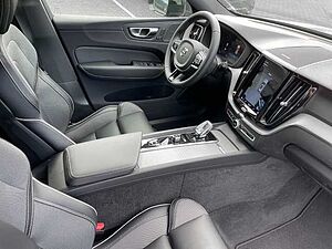 Volvo  Plus Dark 2WD B4 Benzin EU6d StandHZG Leder digitales Cockpit Memory Sitze