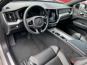 Volvo  Plus Dark 2WD B4 Benzin EU6d StandHZG Leder digitales Cockpit Memory Sitze