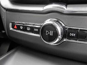 Volvo  Core 2WD B4 Benzin EU6d digitales Cockpit Memory Sitze Soundsystem LED Scheinwer