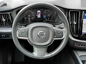 Volvo  Momentum Pro AWD B4 Diesel EU6d Allrad StandHZG Navi digitales Cockpit Soundsyst