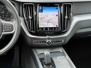 Volvo  Momentum Pro AWD B4 Diesel EU6d Allrad StandHZG Navi digitales Cockpit Soundsyst