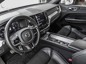 Volvo  R Design 2WD D4 EU6d-T Navi digitales Cockpit Soundsystem HarmanKardon LED Kurve