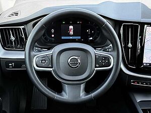 Volvo  Momentum Pro 2WD B4 Diesel EU6d AHK digitales Cockpit Soundsystem LED Kurvenlich
