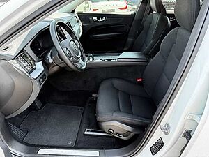 Volvo  Momentum Pro 2WD B4 Diesel EU6d AHK digitales Cockpit Soundsystem LED Kurvenlich