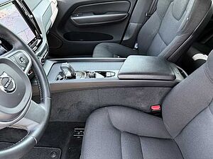 Volvo  Momentum Pro 2WD B4 Diesel EU6d AHK digitales Cockpit Soundsystem LED Kurvenlich