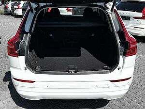 Volvo  Momentum Pro 2WD B4 Diesel EU6d AHK digitales Cockpit Soundsystem LED Kurvenlich
