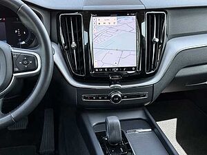 Volvo  Momentum Pro 2WD B4 Diesel EU6d AHK digitales Cockpit Soundsystem LED Kurvenlich