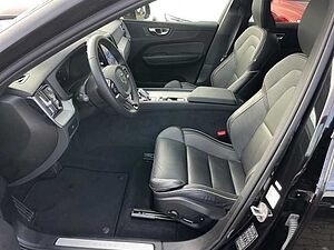 Volvo  Plus Black Edition AWD B5 Benzin EU6d Leder digitales Cockpit Memory Sitze Sound