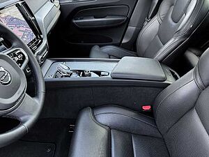 Volvo  Plus Black Edition AWD B5 Benzin EU6d AHK digitales Cockpit Memory Sitze Soundsy
