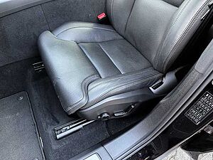 Volvo  Plus Black Edition AWD B5 Benzin EU6d AHK digitales Cockpit Memory Sitze Soundsy