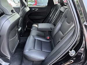 Volvo  Plus Black Edition AWD B5 Benzin EU6d AHK digitales Cockpit Memory Sitze Soundsy