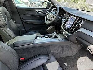 Volvo  Plus Black Edition AWD B5 Benzin EU6d AHK digitales Cockpit Memory Sitze Soundsy