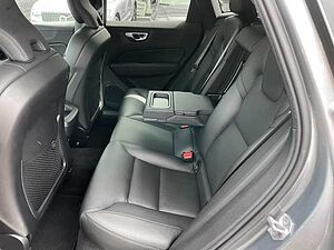 Volvo  Momentum Pro 2WD B4 Benzin EU6d Navi Leder digitales Cockpit Memory Sitze Sounds