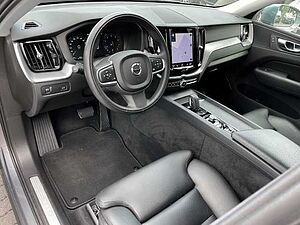 Volvo  Momentum Pro 2WD B4 Benzin EU6d Navi Leder digitales Cockpit Memory Sitze Sounds