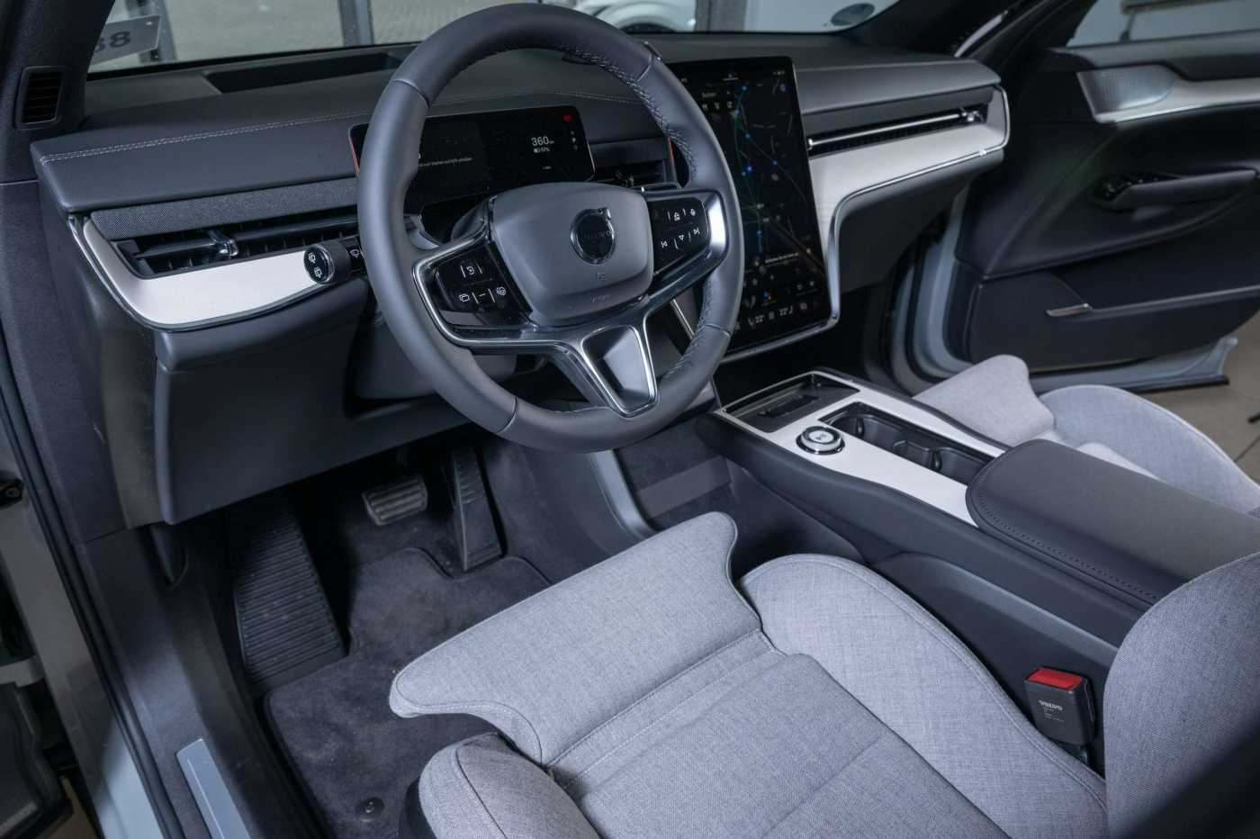 Volvo  Ultra Twin Motor AWD  7-Sitzer Panoramadach CARE