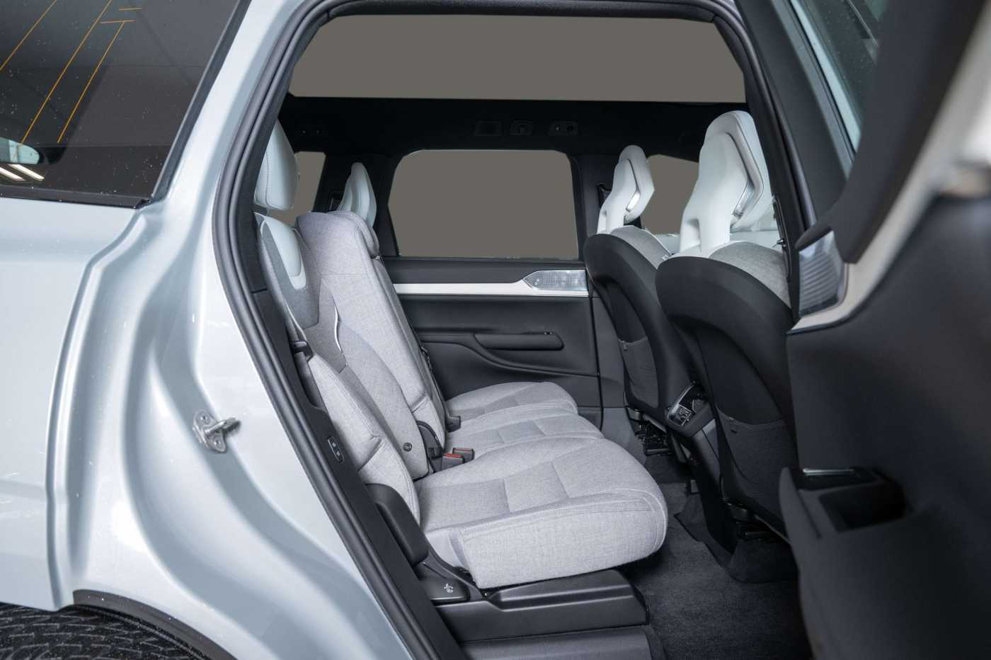 Volvo  Ultra Twin Motor AWD  7-Sitzer Panoramadach CARE