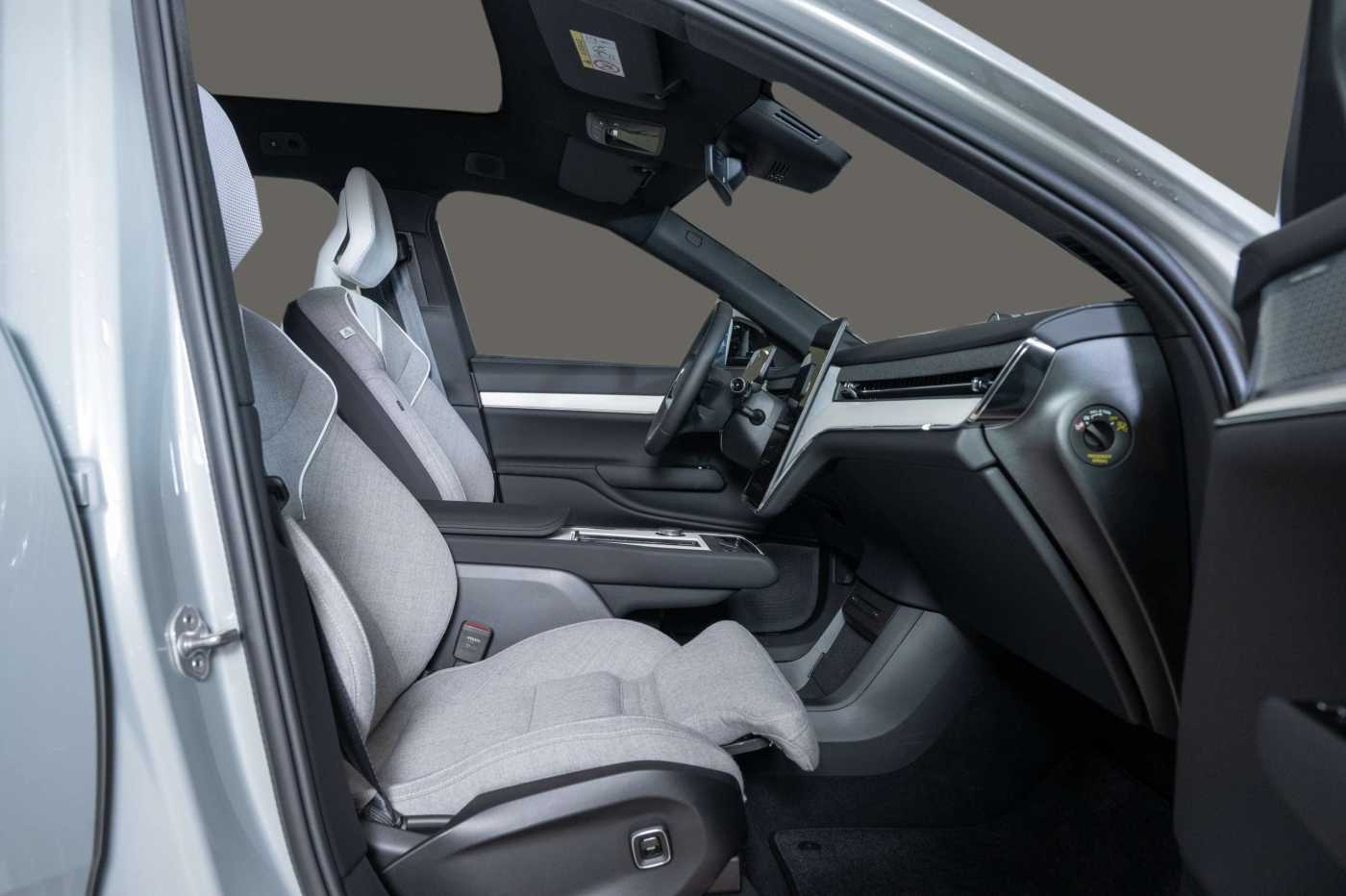 Volvo  Ultra Twin Motor AWD  7-Sitzer Panoramadach CARE