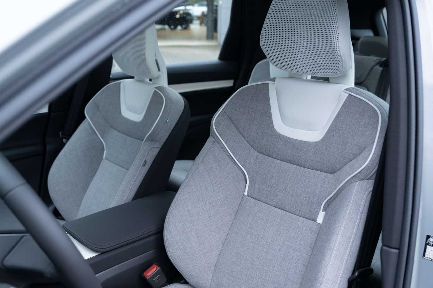 Volvo  Ultra Twin Motor AWD  7-Sitzer Panoramadach CARE