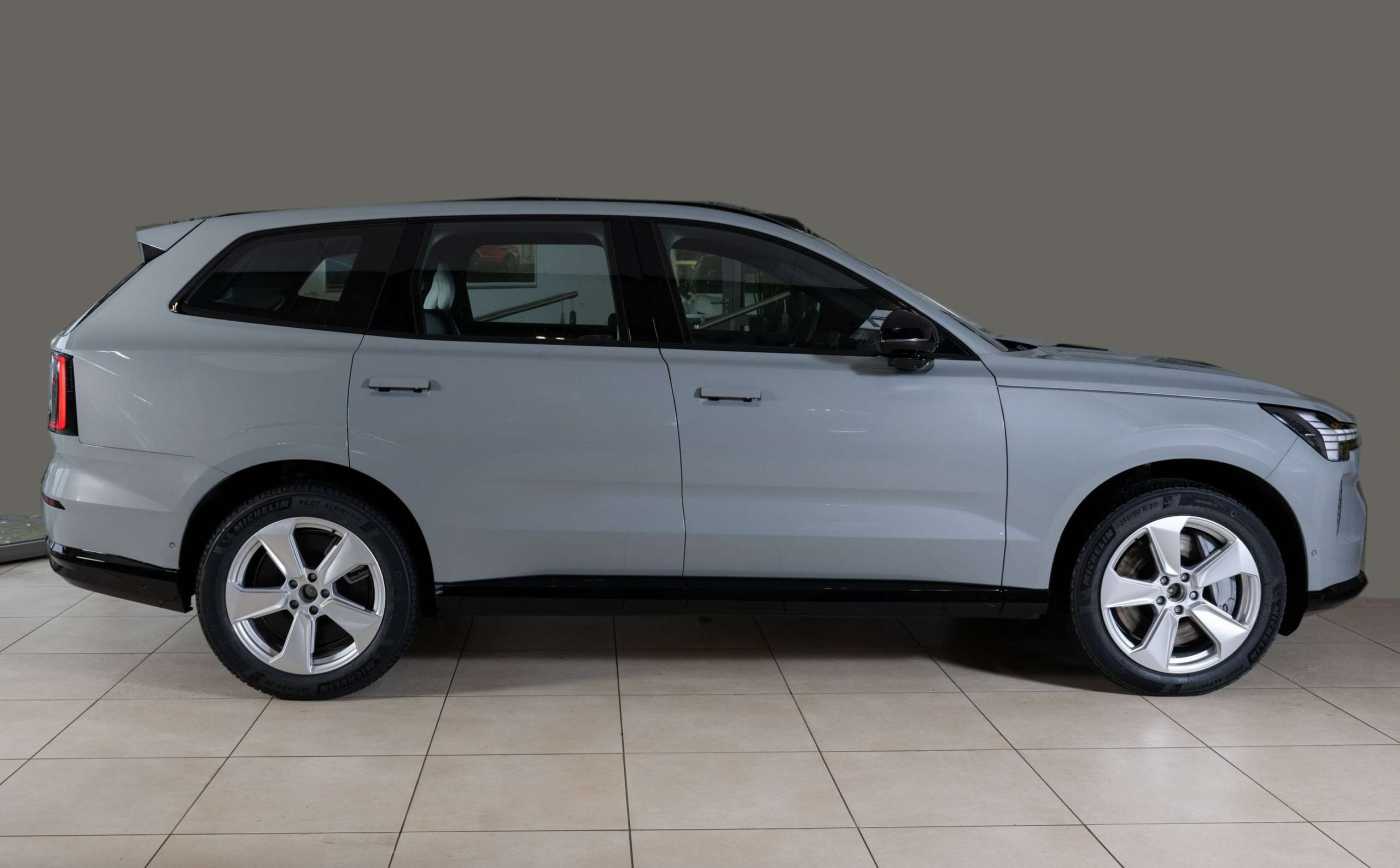 Volvo  Ultra Twin Motor AWD  7-Sitzer Panoramadach CARE