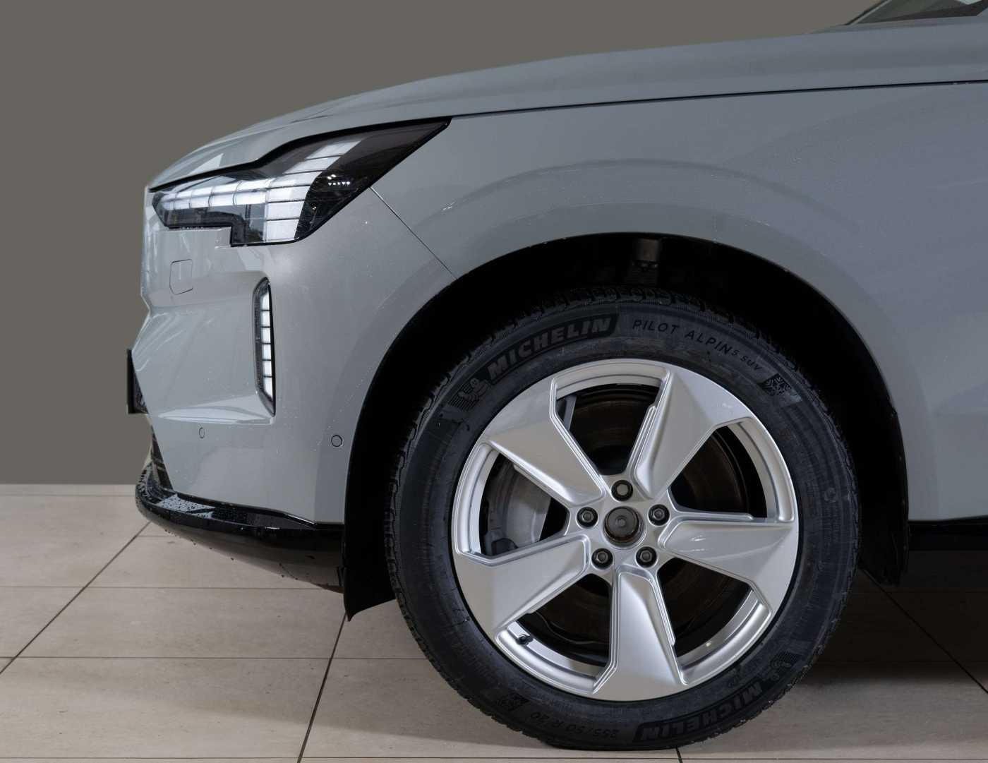 Volvo  Ultra Twin Motor AWD  7-Sitzer Panoramadach CARE