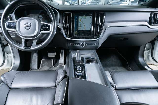 Volvo  B5 Benzin R-Design Navi ACC  Panoramaschiebedach