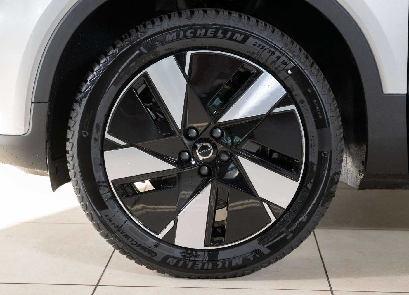 Volvo  Recharge Plus Twin Motor  AWD Navi ACC Met.