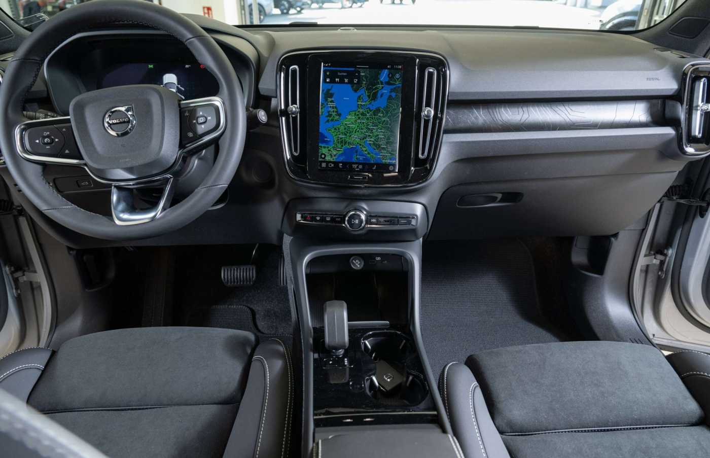 Volvo  Recharge Plus Twin Motor  AWD Navi ACC Met.
