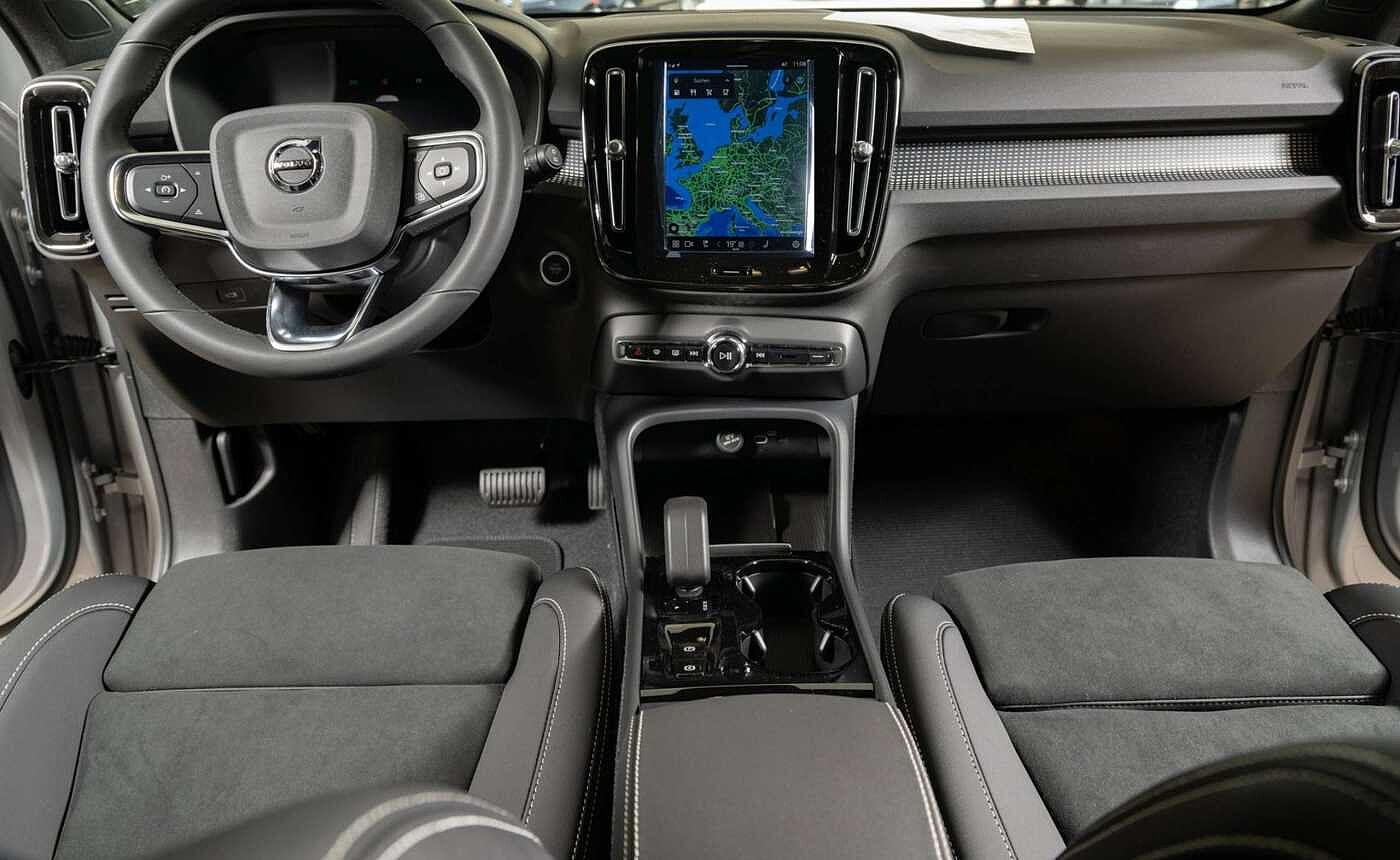 Volvo  T2 Plus Dark Navi ACC Met. 2-Zonen -Klimaautomatik