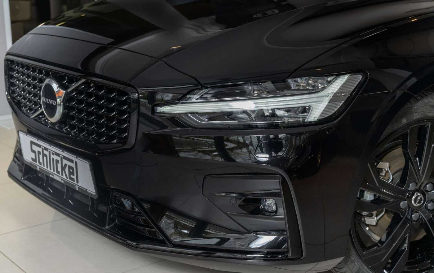 Volvo  B4 Benzin Plus Dark Black-Line ACC Panoramadach