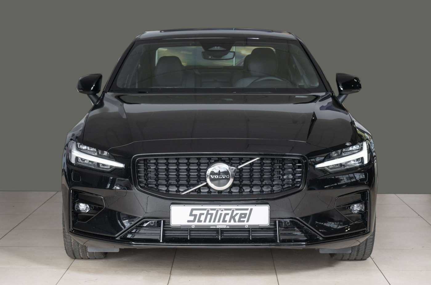 Volvo  B4 Benzin Plus Dark Black-Line ACC Panoramadach