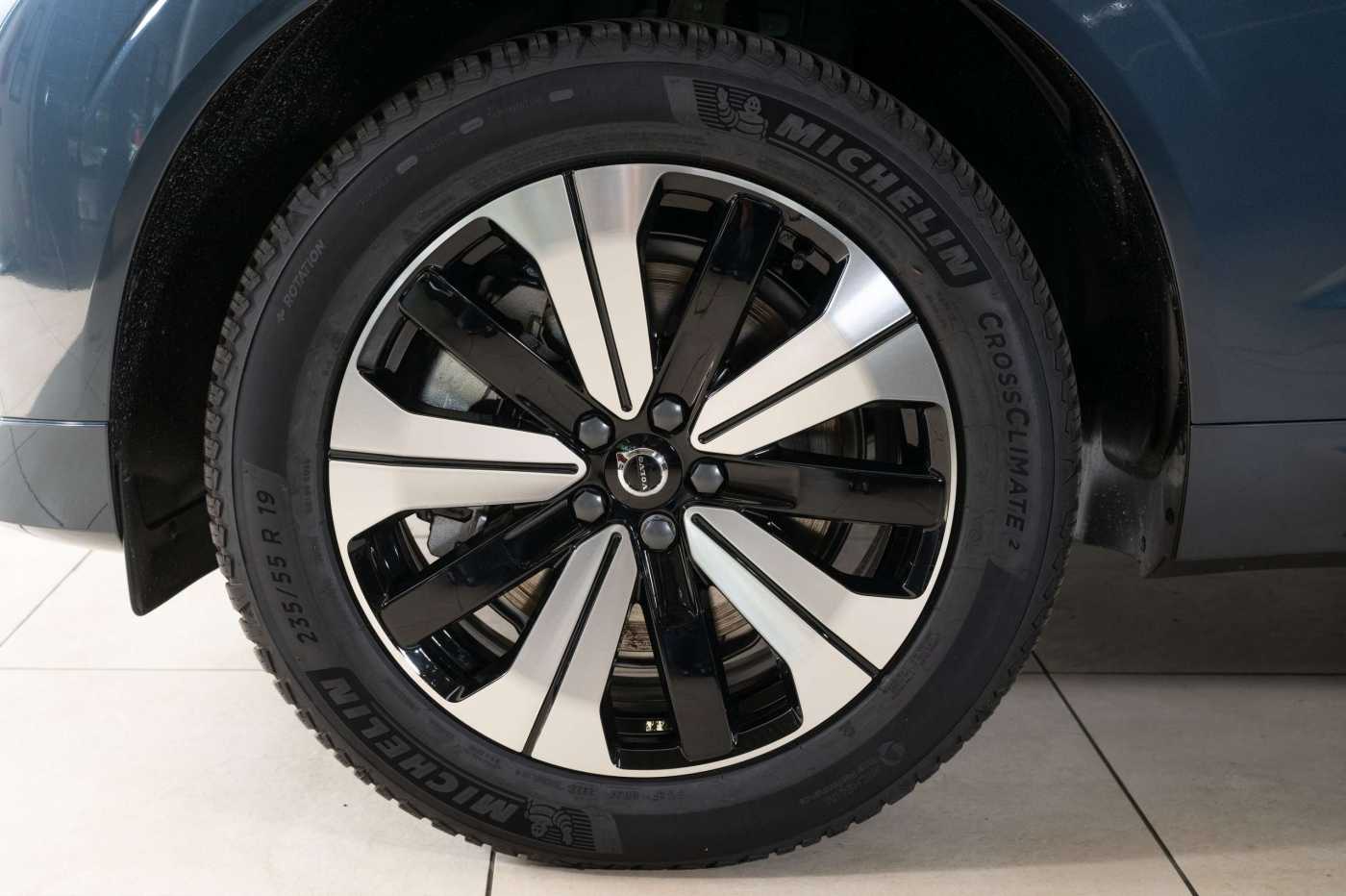 Volvo  T6 AWD Plus Dark Recharge Plug-In Hybrid Leder