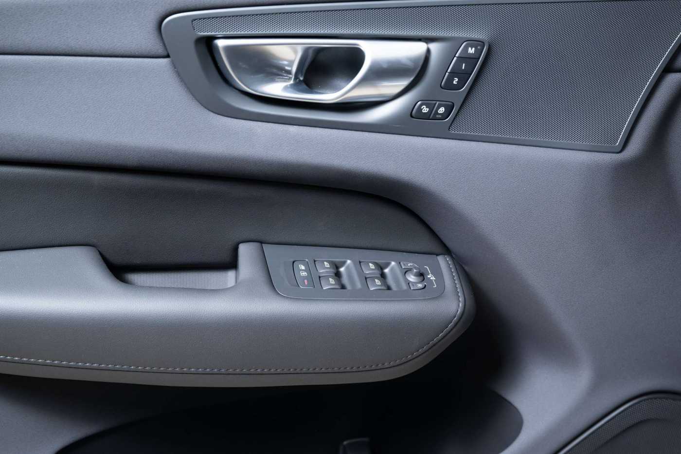 Volvo  T6 AWD Plus Dark Recharge Plug-In Hybrid Leder