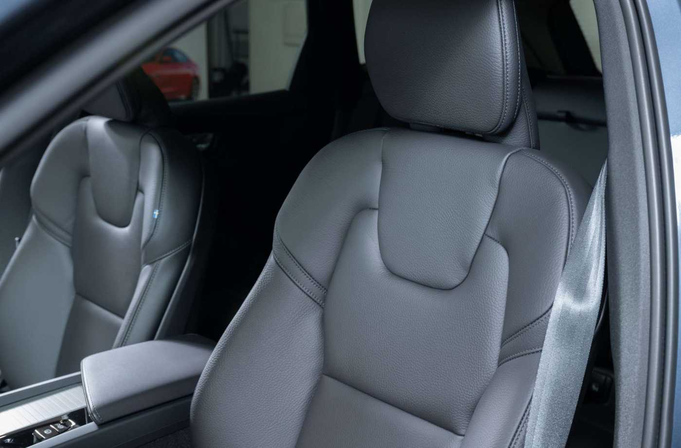 Volvo  T6 AWD Plus Dark Recharge Plug-In Hybrid Leder