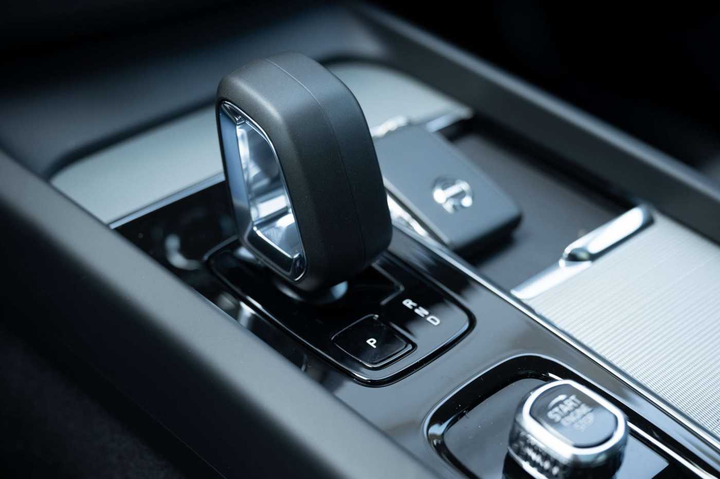 Volvo  T6 AWD Plus Dark Recharge Plug-In Hybrid Leder