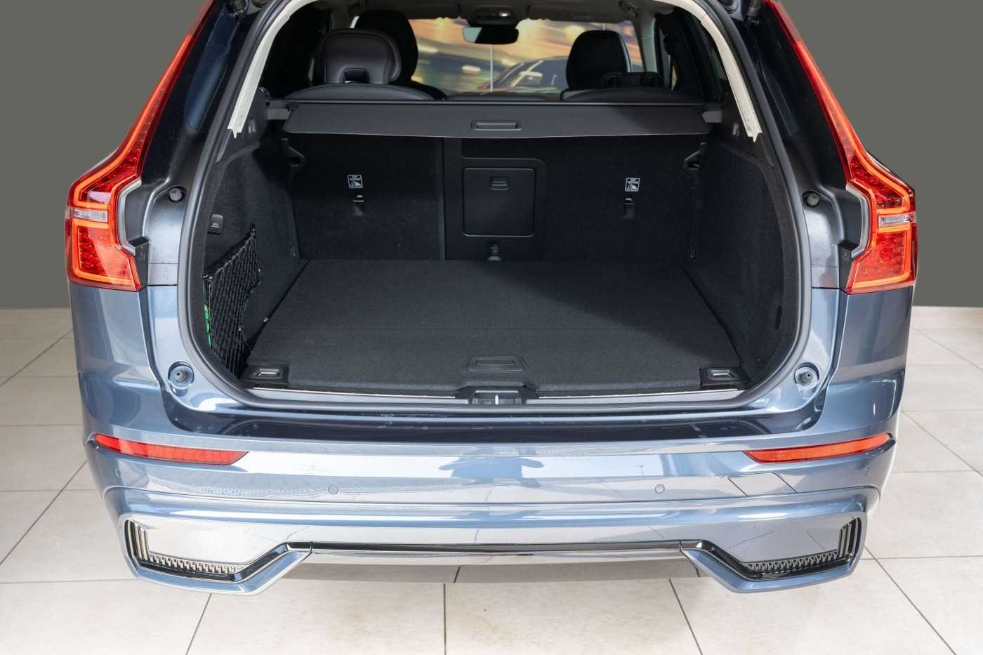 Volvo  T6 AWD Plus Dark Recharge Plug-In Hybrid Leder