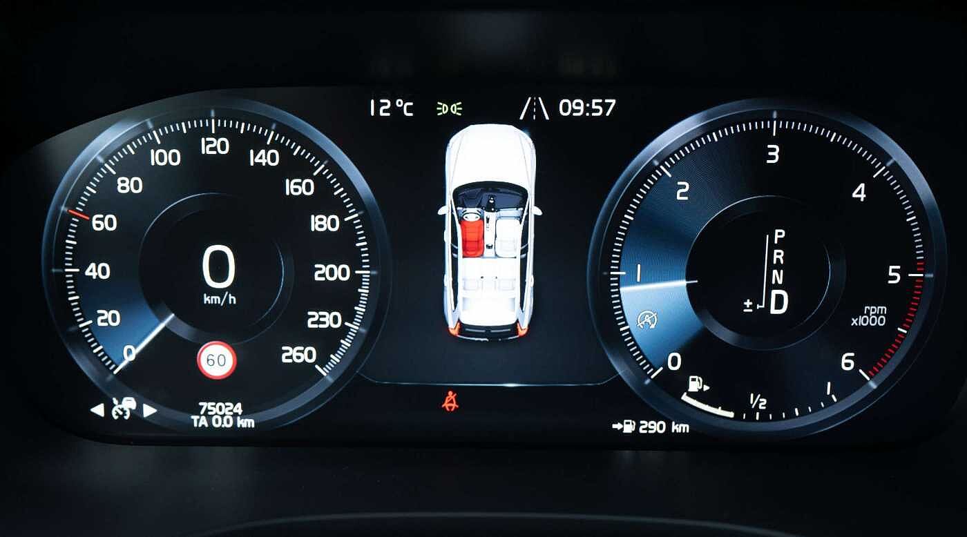 Volvo  D4 Momentum Pro 2WD Navi ACC Kamera AHK Met.