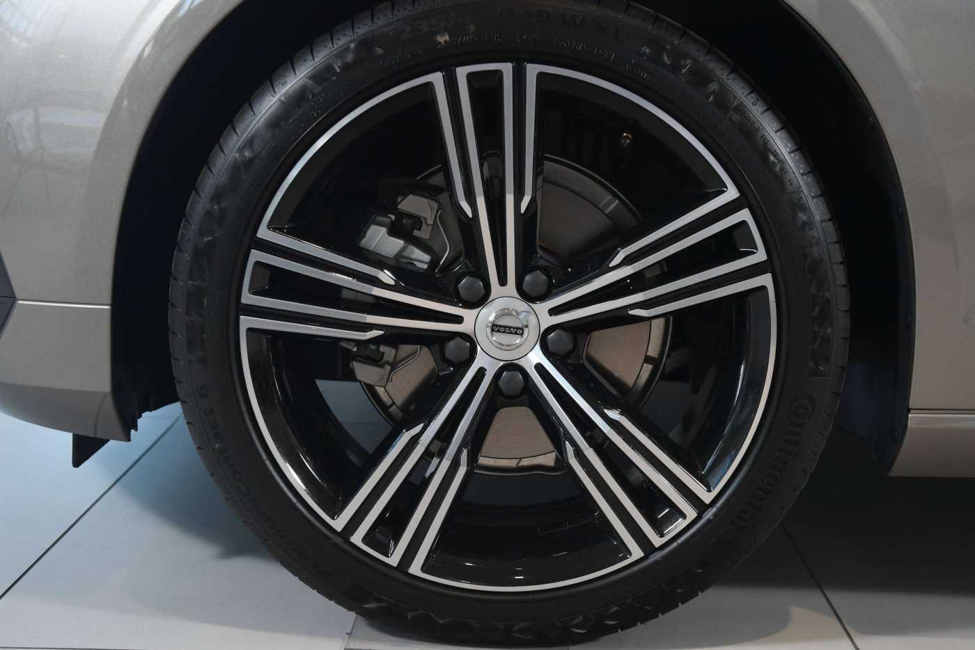 Volvo  D4 Inscription Navi Leder ACC 2-Zonen-Klimaautoma.