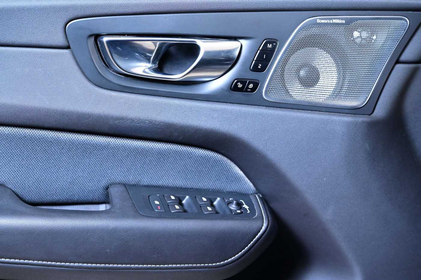 Volvo  B4  AWD R-Design Navi ACC