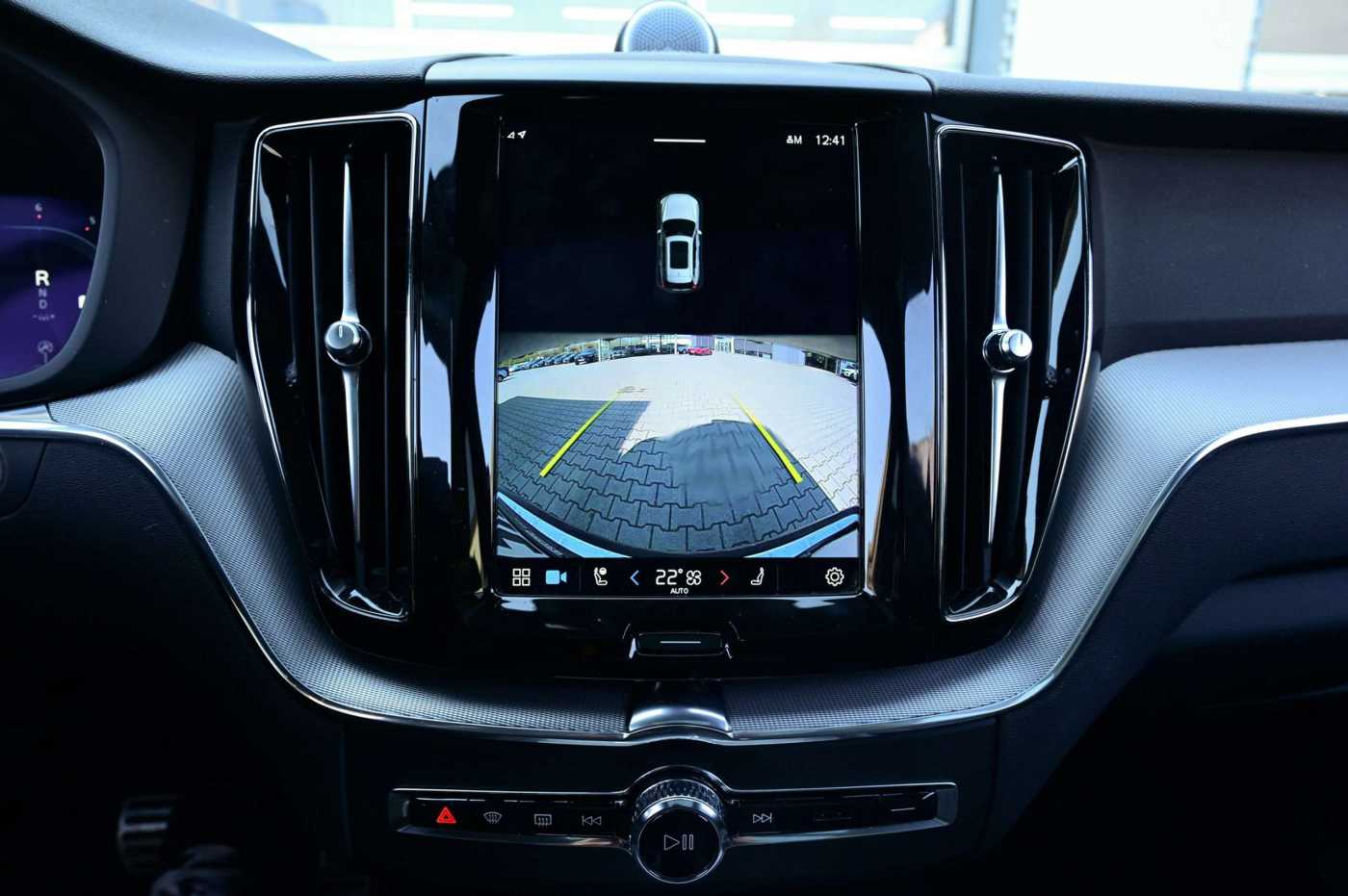 Volvo  B4  AWD R-Design Navi ACC